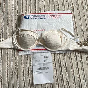 Dippin Daisy NWT bikini top size Med.